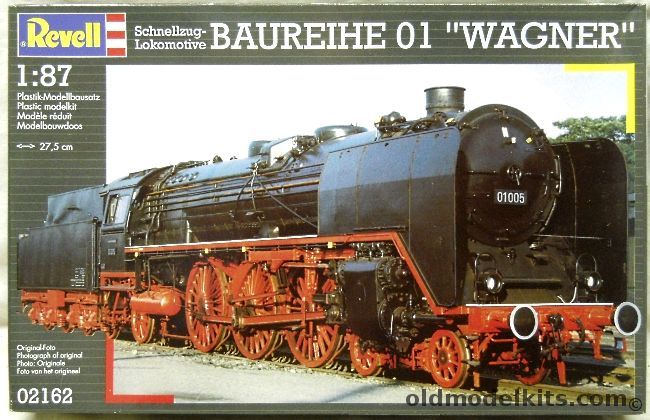 Revell 1/87 1930s Schnellzug-Lokomotive Baureihe 01 'Wagner' Steam Locomotive - HO Scale, 02162 plastic model kit