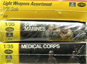 Testors 1/35 Light Weapons Assortment (185+ Parts) / 6 US Marines / Medical Corps, 889 plastic model kit