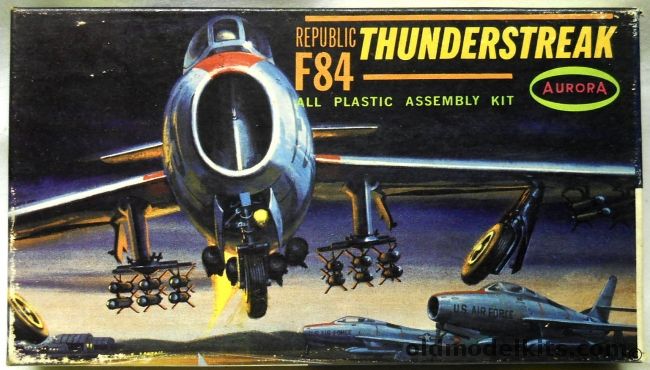 Aurora 1/80 Republic F-84 Thunderstreak, 299-50 plastic model kit