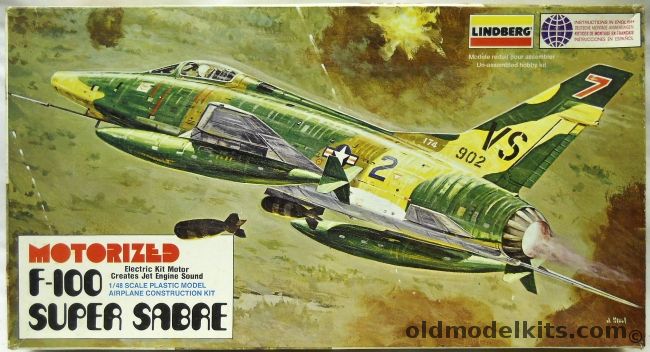 Lindberg 1/48 F-100 Super Sabre Motorized - Jet Sound, 2509M plastic model kit