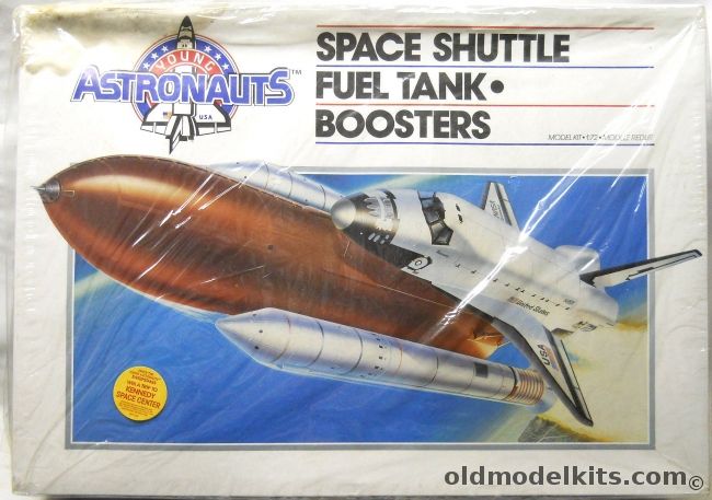 Monogram 1/72 Space Shuttle With Fuel Tank and Boosters -, 5900 plastic model kit