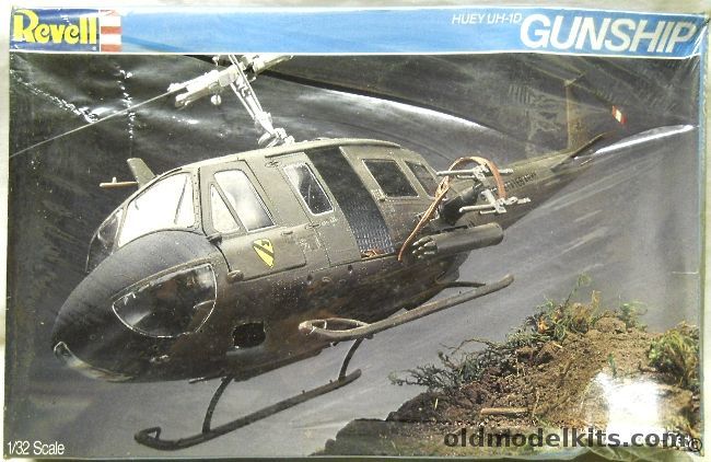 Revell 1/32 Bell UH-1D Huey Gunship - US Army, 4421 plastic model kit