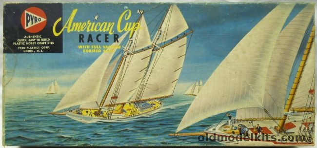 Pyro 1/96 American Cup Racer - With Sails, 328-298 plastic model kit