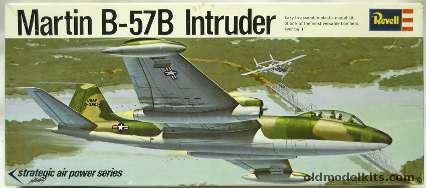 Revell 1/82 Martin B-57B Intruder - Strategic Air Power Issue, H132-100 plastic model kit