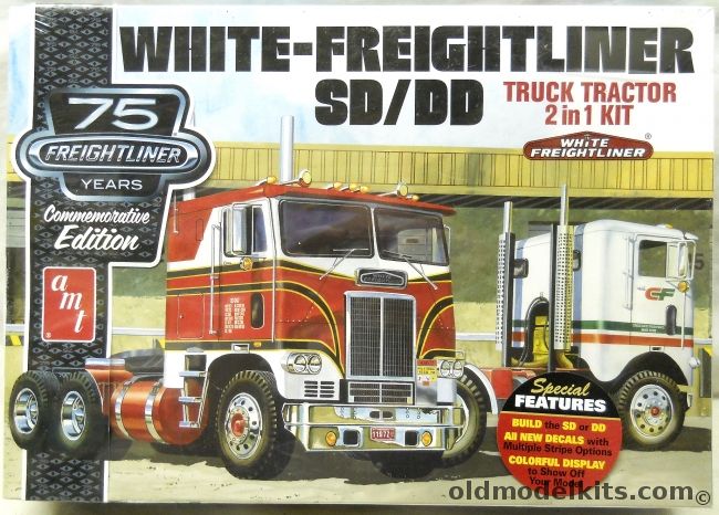 AMT 1/25 White Freightliner SD Or DD - Semi Truck - With Supersized Display Base, AMT104606 plastic model kit
