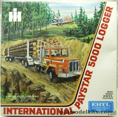 ERTL 1/25 International Paystar 5000 Logger - Tractor and Trailer, 8014 plastic model kit