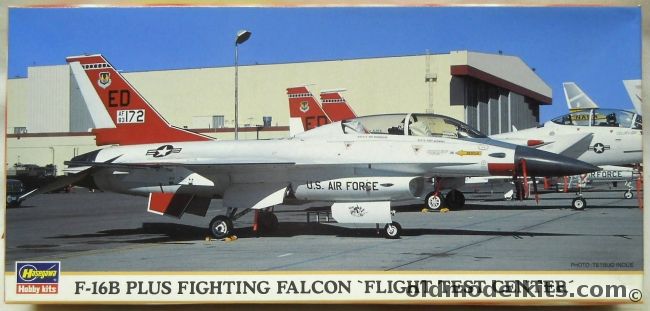 Hasegawa 1/72 F-16B Plus Fighting Falcon Flight Test Center, 00033 plastic model kit