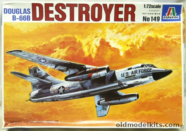 Italeri 1/72 Douglas B-66B Destroyer - (A-3 Skywarrior) - (ex-Testors), 149 plastic model kit