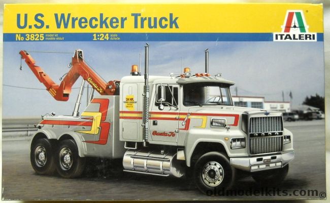 Italeri 1/24 US Wrecker Truck - Western Star Heavy DutyTow Truck, 3825 plastic model kit
