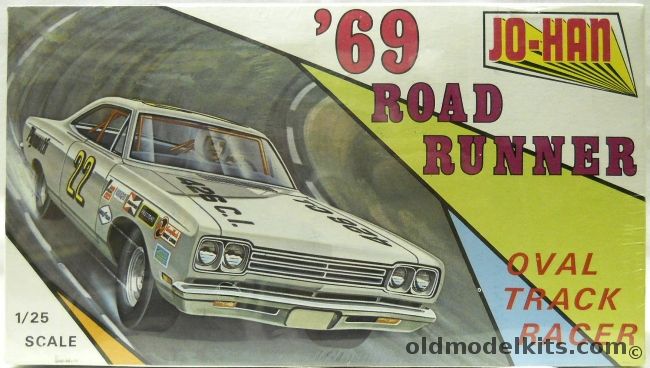 Jo-Han 1/25 69 Road Runner Oval Track Racer - 1969 Plymouth Stock / Oval Track / Custom, GC-2200 plastic model kit