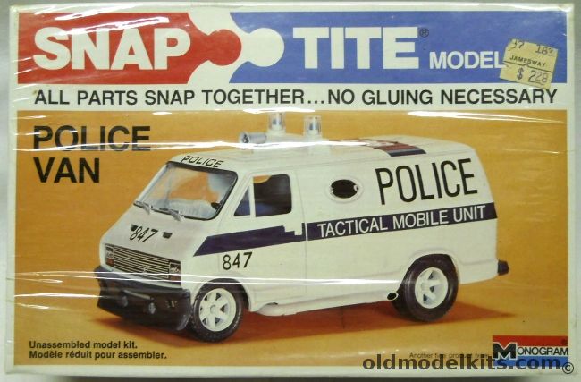 Monogram 1/32 Police Van, 1010 plastic model kit
