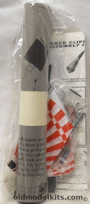 Quest DC-V Space Clipper - Flying Model Rocket - Bagged plastic model kit