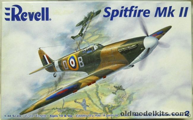 Revell 1/48 Supermarine Spitfire Mk II - Wing Commander Douglas Bader November 1940 / P.O. A.S.C Lumsden No.118(F) Squadron 1941, 85-5239 plastic model kit