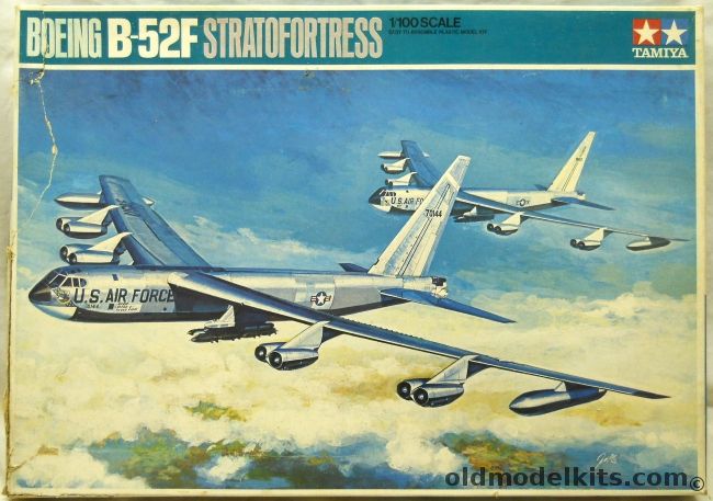 Tamiya 1/100 Boeing B-52F Stratofortress - 320th Bomb Wing 15 Flying Corps / 93rd Bomb Wing 15th Flying Corps, PA1016-1198 plastic model kit