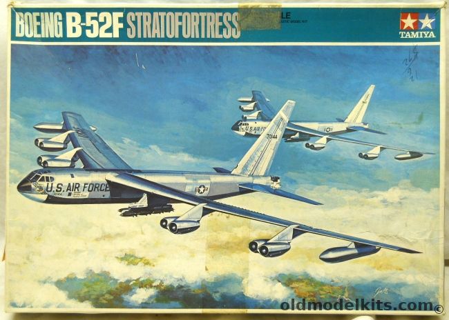 Tamiya 1/100 Boeing B-52F Stratofortress - 320th Bomb Wing 15 Flying Corps / 93rd Bomb Wing 15th Flying Corps, PA1016-998 plastic model kit