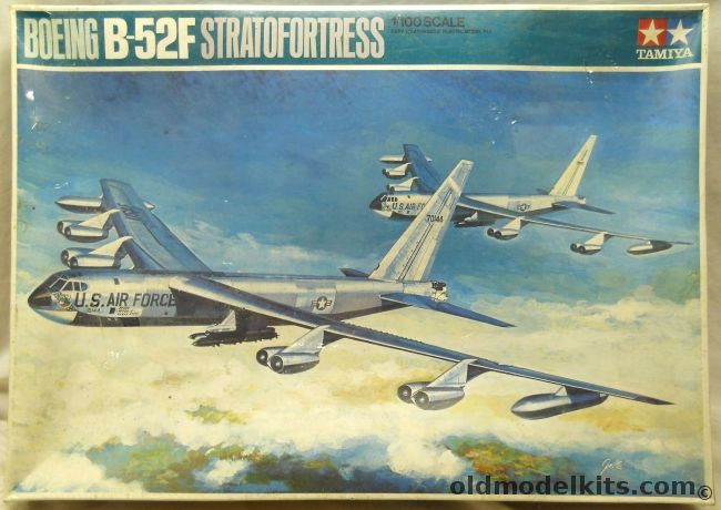 Tamiya 1/100 Boeing B-52F Stratofortress - 320th Bomb Wing 15 Flying Corps / 93rd Bomb Wing 15th Flying Corps, PA1016-998 plastic model kit