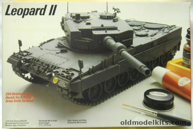 Testors 1/35 Leopard II, 820 plastic model kit